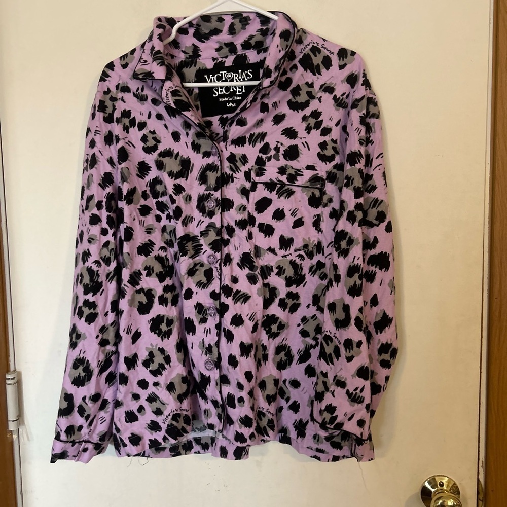 Victoria's Secret Hidden Logo Lavender
Black Cheetah Print PJ Set Large